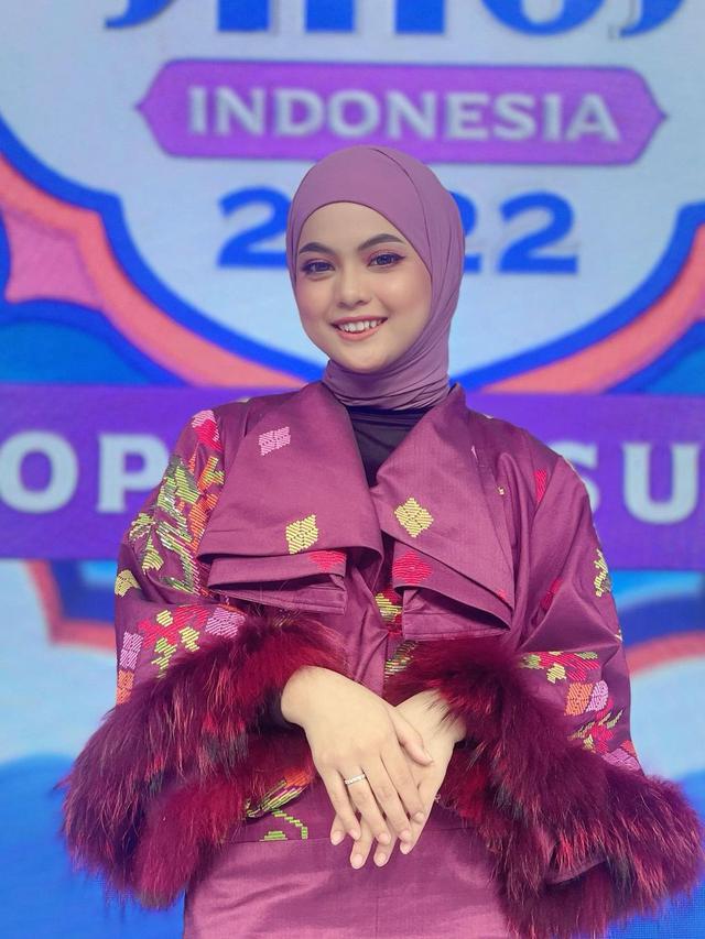 6 Gaya Putri D'Academy dalam Balutan Hijab, Banjir Pujian