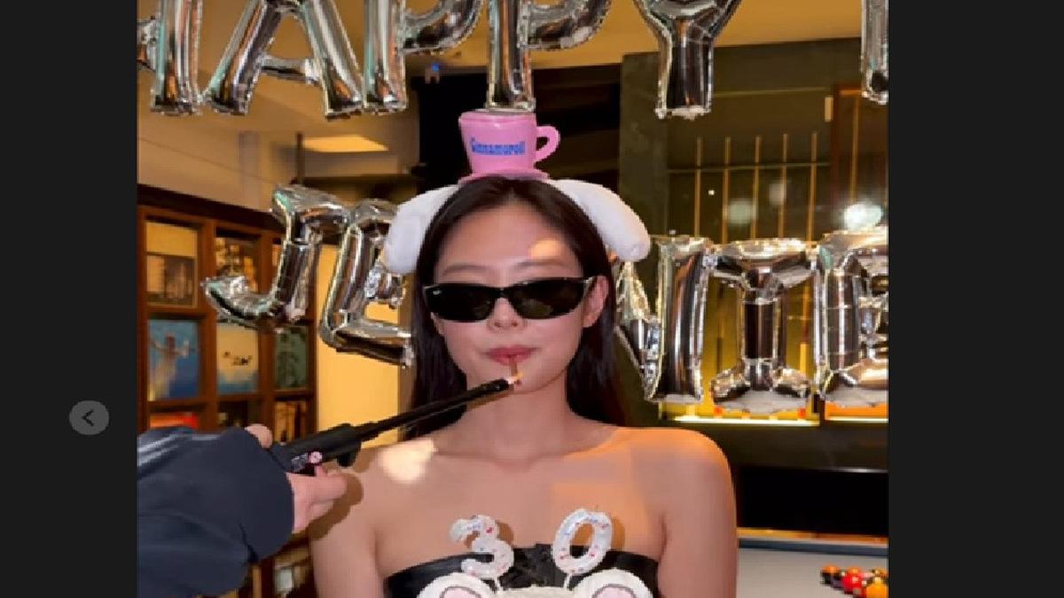 Aksi Jennie BLACKPINK Tiup Lilin Ulang Tahun ke-30 Dikritik, Salah Apa Lagi?