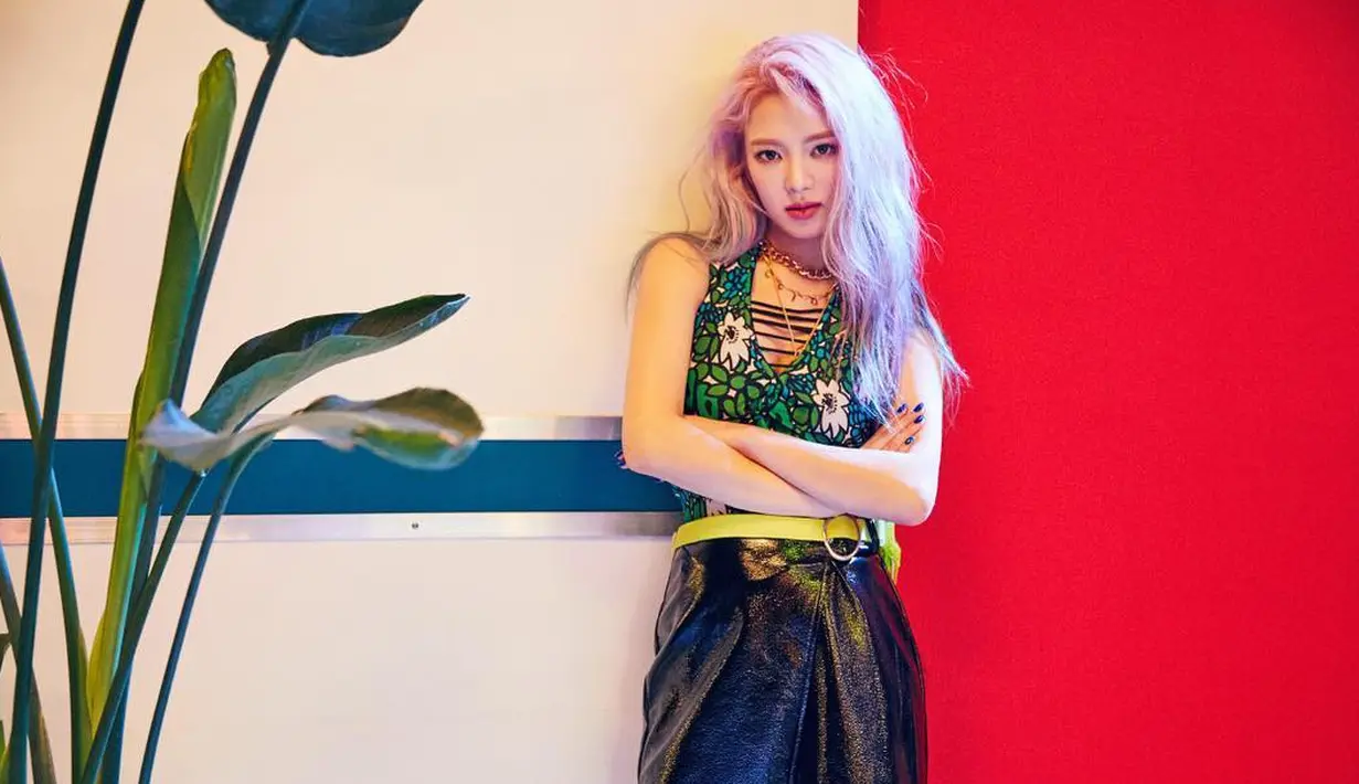 Sebagai seorang manusia biasa, Hyoyeon pun mengaku kecewa saat ia tak terpilih menjadi center grup, akan tetapi ia tak punya pilihan lain dan harus puas dengan posisi di samping atau di belakang. (Foto: instagram.com/watasiwahyo)
