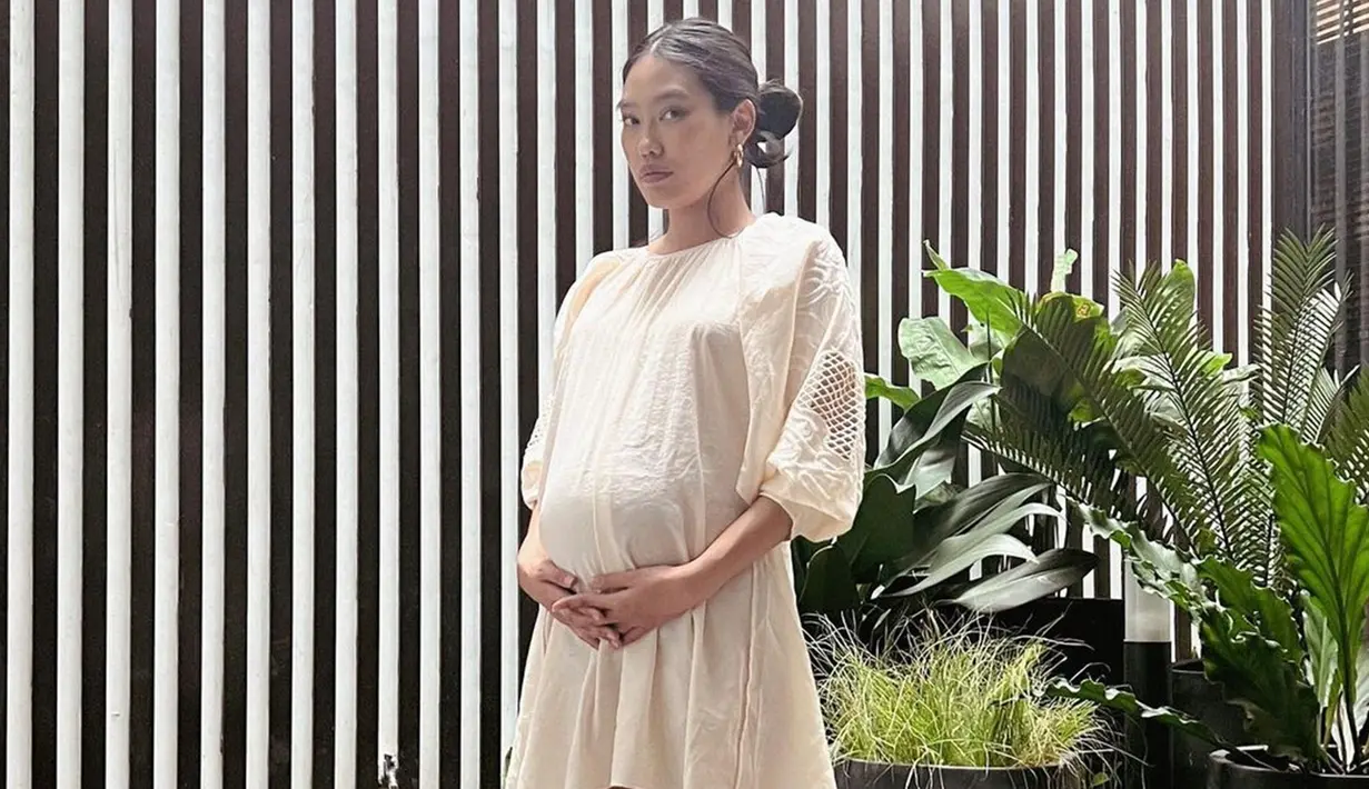 Alika Islamadina sendiri diketahui telah melahirkan anak pertama pada 25 Oktober 2022 lalu. Melalui akun Instagram, putri pertama Alika dan Raja Siregar diketahui bernama Zulu. (Liputan6.com/IG/@alikaislamadina)