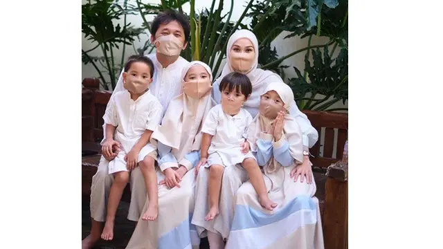 7 Momen Zaskia Adya Mecca dengan Ke-4 Buah Hatinya, Dikabarkan Hamil Anak Kelima
