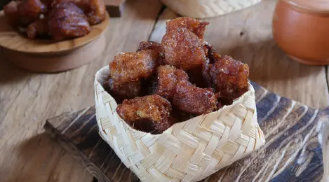 Getuk Goreng khas Banyumas, camilan tradisional dari singkong dan gula merah dengan tekstur renyah di luar dan lembut di dalam