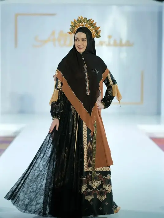 Dina Lorenza (Instagram/dinalorenza1975)