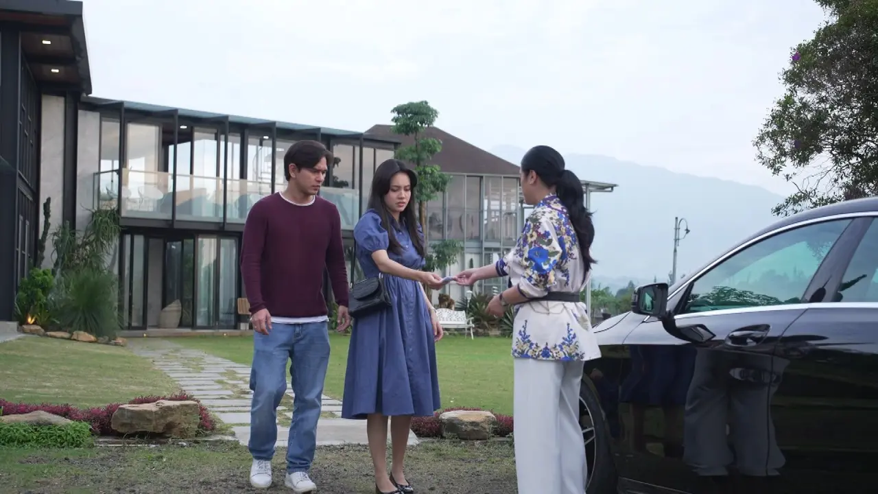 Di Antara Dua Cinta