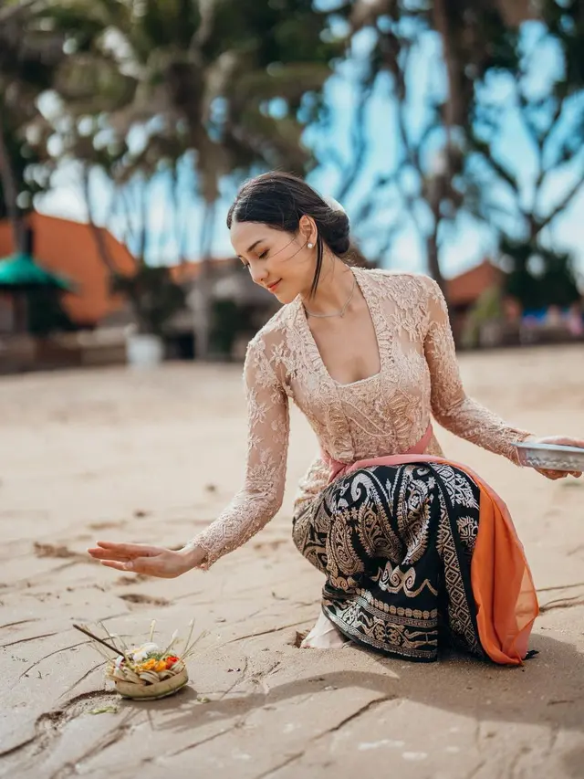 Anya Geraldine jadi gadis Bali (Instagram/anyageraldine)