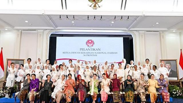 6 Potret Arumi Bachsin Dilantik Sebagai Ketua Dekranasda, Terhormat Kemballi Emban Amanah