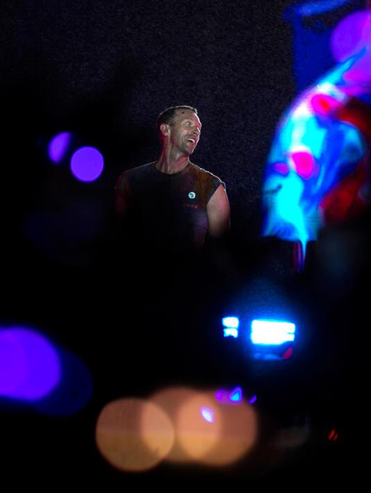 Vokalis dari band rock Inggris Coldplay, Chris Martin tampil pada festival musik Rock in Rio di Rio de Janeiro, Brasil, Minggu (11/9/2022). (AP Photo/Bruna Prado)