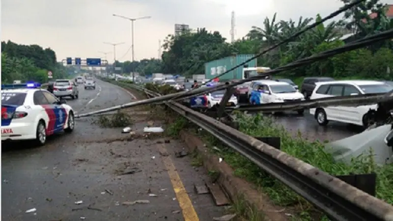 Kecelakaan Fortuner Tol JORR BSD