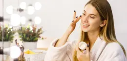 Ilustrasi retinol/Copyright Freepik/artursafronovvvv