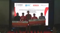Rehan Naufal Kusharjanto/Siti Fadia Silva Ramadhanti menerima bonus dari Djarum Foundation, Selasa (15/8/2017), berkat keberhasilan juara pada ajang Kejuaraan Asia Junior 2017. (Bola.com/Muhammad Wirawan Kusuma)
