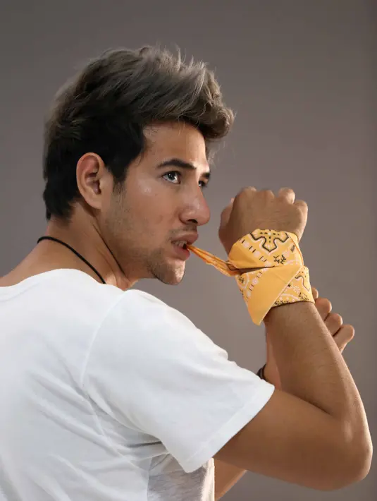 "Iya (berobat jalan). Boleh, kan? Karena sifatnya hakim menyerahkan itu ke Natura dan jaksa sudah eksekusi, sudah inkrah, Jaksa tidak mengajukan banding. Nah pelaksanaan eksekusi sudah dijalankan," ungkap kuasa hukum Ammar Zoni. (Nurwahyunan/Bintang.com)