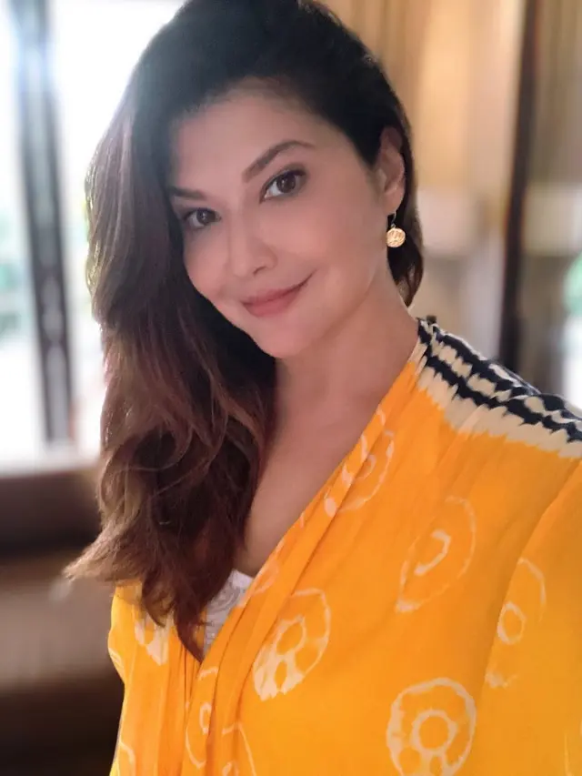 7 Potret Tamara Bleszynski Tanpa Makeup, Penampilannya Jadi Sorotan