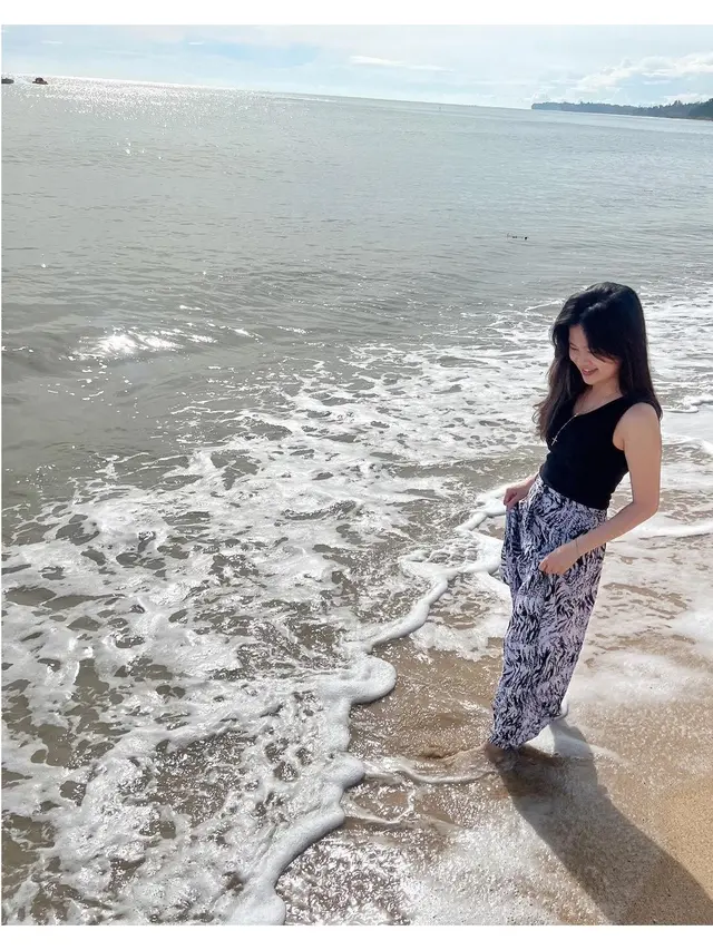 6 Potret Felicia Tissue Nikmati Self Healing, Asyik Main ke Pantai hingga Belanja