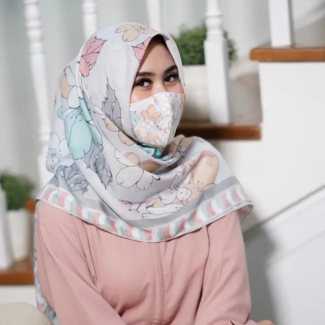 7 Potret Syahnaz Sadiqah Tampil Berhijab, Curi Perhatian Netizen