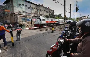 Perlintasan Sebidang KA di Latumenten Ditutup Permanen Akhir Tahun