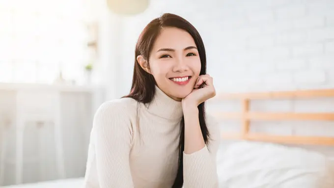 bahagia tersenyum kalem dewasa