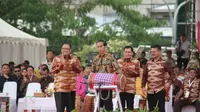 Presiden Jokowi dalam acara peringatan Hari Koperasi Nasional ke-70 di Lapangan Karebosi, Makassar, Sulawesi Selatan, Rabu (12/7/2017). (Liputan6.com/Fauzan)