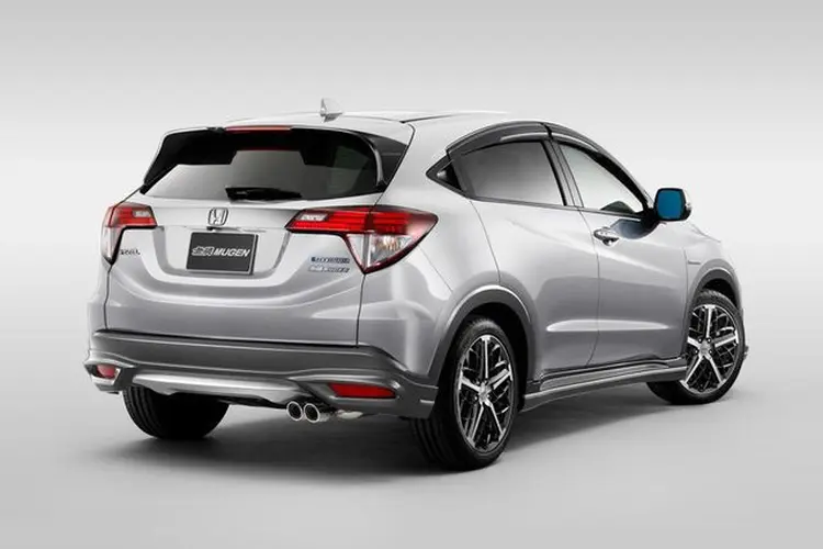Honda vezel красный. Спойлер хонда везел. Honda vezel салон. Дверь honda vezel. Хонда vezel гибрид.