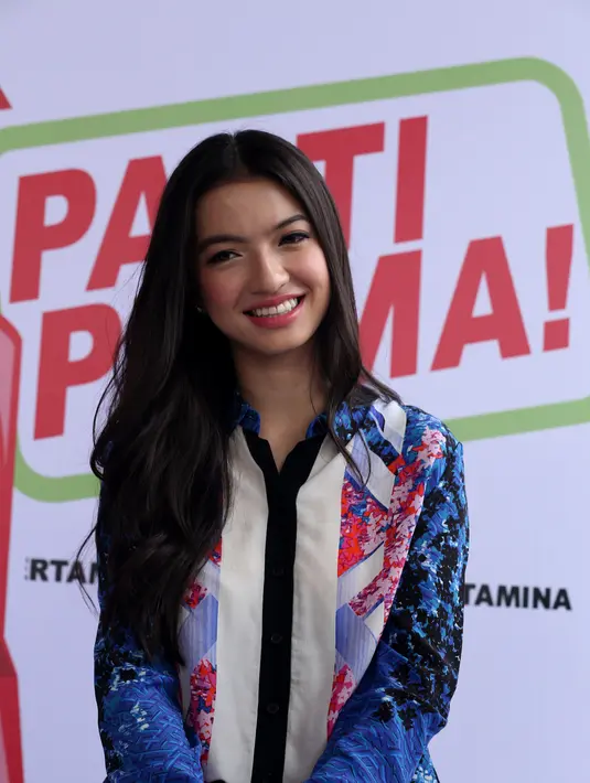 Memang tak dipungkiri jika menjadi publik figur maka waktu bersama keluarga pun menjadi berkurang. Artis cantik Raline Shah pun memanfaatkan malam tahun baru untuk relaks dan berbagi waktu bersama keluarga. (Andy Masela/Bintang.com)