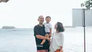 Terlihat juga kebersamaan Andien Aisyah bersama sang suami, Irfan Wahyudi bersama buah hatinya, Anaku Askara Biru dalam video tersebut. (Instagram/andienaisyah)