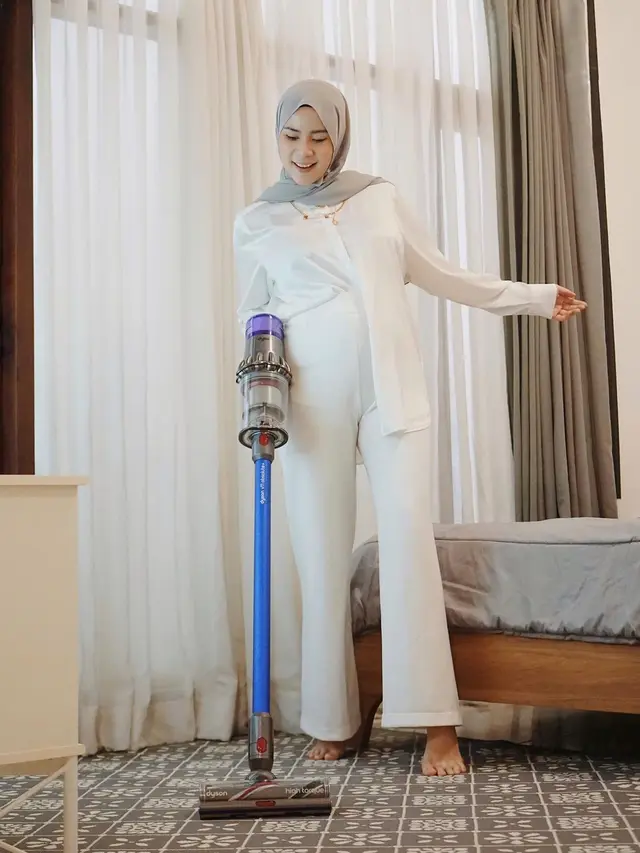 Jelang Lahiran, Ini 6 Potret Cynthia Ramlan Pamer Baby Bump di Kehamilan Ketiga