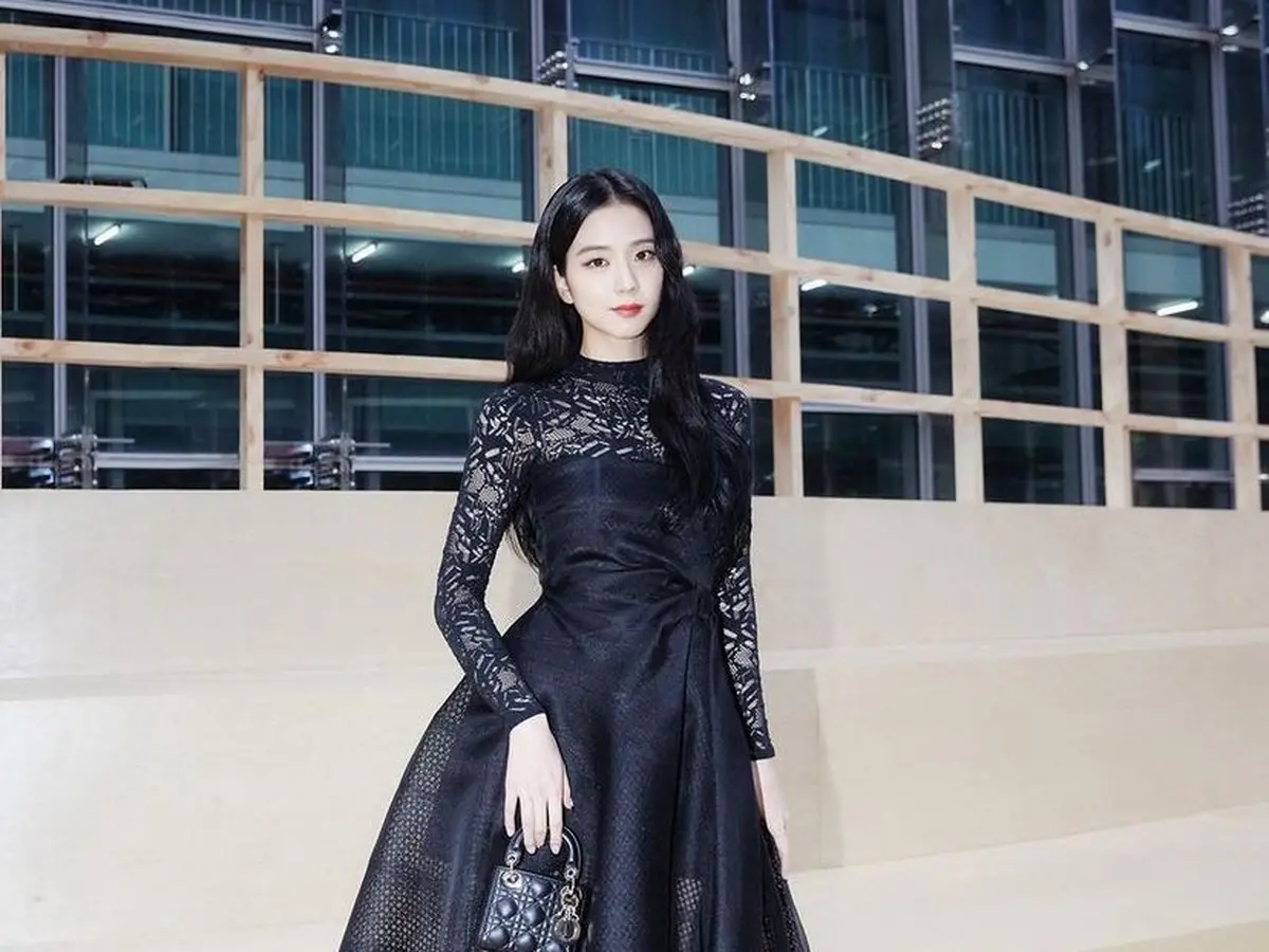Pesona Jisoo BLACKPINK Sukses Buat Anak CEO Dior Nangis