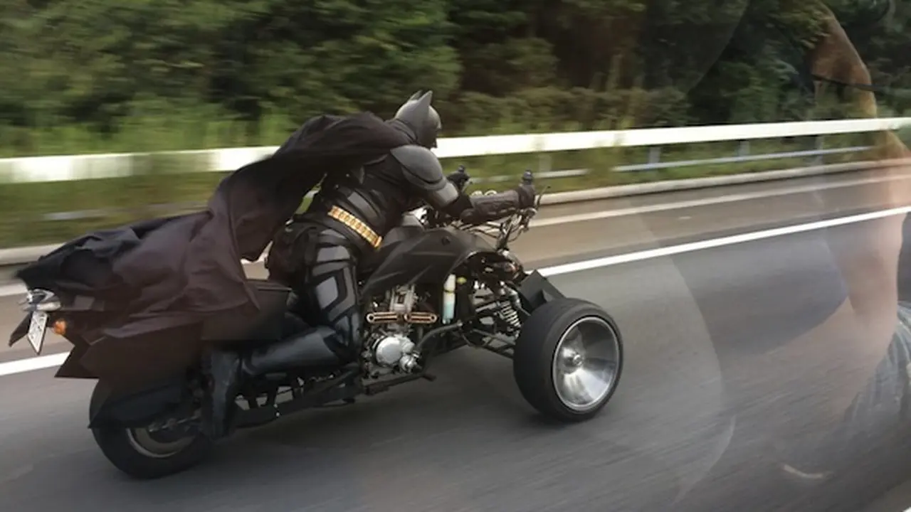Aksi "Batman" Patroli di Tokyo Terekam Kamera Warga
