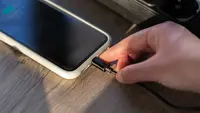 Ciri Kepribadian Seseorang dari Kebiasaan Charge HP, Ada yang Suka Bersiap Ada yang Santai