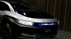 Mobil konsep Tigercar P0 saat dipamerkan pada lokakarya di Beijing, Tiongkok, Senin (7/11). Tigercar P0 adalah mobil listrik dengan desain futuristik. (REUTERS / Thomas Peter)