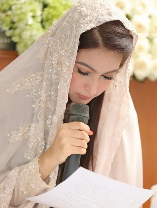 Hubungan asmara antara Nabila Syakieb dan Reshwara Argya Radinal memang tidak terlalu menjadi konsumsi publik selama ini. Namun terbukti cinta mereka tulus dan akhirnya sampai ke jenjang pernikahan. (Ruben Silitonga/Bintang.com)