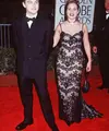 Kate Winslet dan Leonardo DiCaprio pertama kali menghadiri red carpet bersama pada Golden Globes 1998. (BRENDA CHASE/Instyle)
