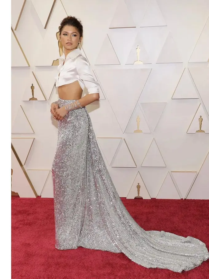 Hadiri Oscar 2022, Zendaya Akui Makeup Wajahnya Sendiri Tanpa MUA