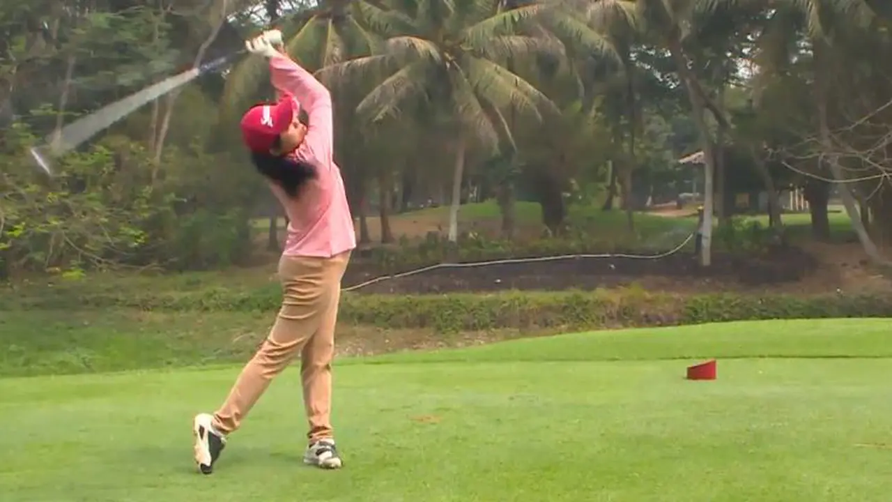 Aria, Atlet Golf Penyandang Tunanetra Petama di Indonesia