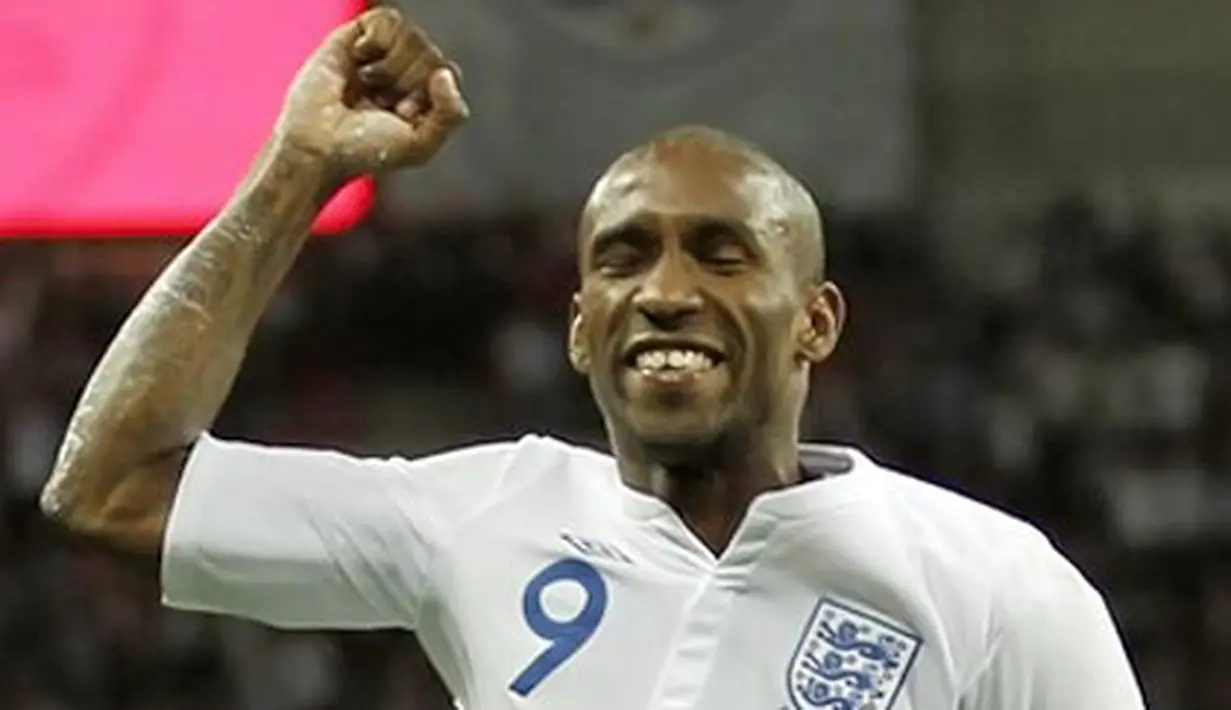 Striker Inggris Jermain Defoe meluapkan kegembiraan seusai membukukan hat-trick bagi kemenangan 4-0 atas Bulgaria di babak kualifikasi Euro 2012 di Wembley, 3 September 2010. AFP PHOTO/IAN KINGTON