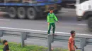 Hal ini sangat membahayakan anak-anak karena tidak ada pengawasan orang tua. (merdeka.com/imam buhori)
