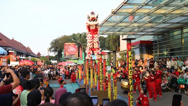 Jakarta Fair Kemayoran (JFK) 2023 atau Pekan Raya Jakarta (PRJ) menyiapkan atraksi barongsai.