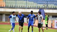 Persib Bandung dan pelatih Mario Gomez dalam sesi latihan. (Bola.com/Erwin Snaz)