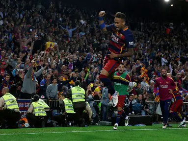 Ekspresi striker Barcelona, Neymar, setelah mencetak gol ke gawang Sevilla pada final Copa del Rey yang berlangsung di Vicente Calderon, Madrid, Minggu (22/5/2016). (Reuters/Juan Medina))