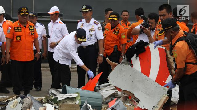 Menhub Tinjau Identifikasi Barang Temuan dan Serpihan JT 610