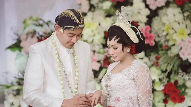 8 Potret Mesra Tata Janeeta dan Brotoseno, Umumkan Kehamilan Pertama