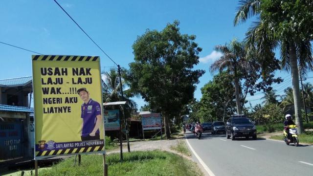 6 Imbauan 'Valentino Rossi' untuk Keselamatan Lalu Lintas Ini Kocak