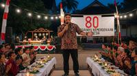 Contoh Teks MC Malam Tirakatan 17 Agustus Format Sederhana. Foto: Gemini