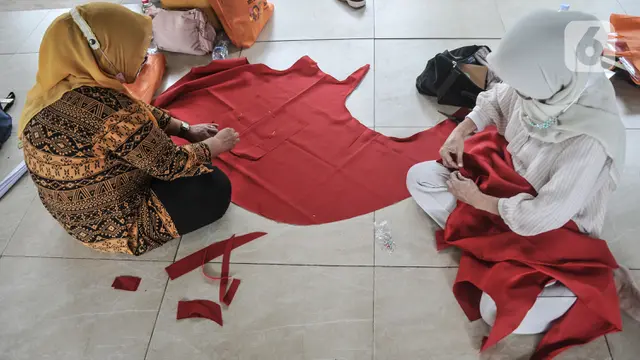 Kaum Ibu Ikut Pelatihan Tata Busana