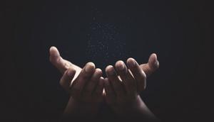 Ilustrasi Berdoa Credit: freepik.com