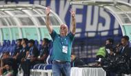 Pelatih kepala Persib Bandung, Bojan Hodak memberi instruksi kepada pemainnya saat menghadapi Bali United pada laga leg kedua semifinal Championship Series BRI Liga 1 2023/2024 di Stadion Si Jalak Harupat, Soreang, Kabupaten Bandung, Sabtu (18/5/2024). (Bola.com/Abdul Aziz)
