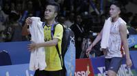Tunggal putra Indonesia, Anthony Sinisuka Ginting, usai melawan wakil Jepang, Kento Momota, pada Indonesia Open di Istora Senayan, Kamis, (5/7/2018). Anthony Ginting takluk 14-21, 15-21. (Bola.com/M Iqbal Ichsan)