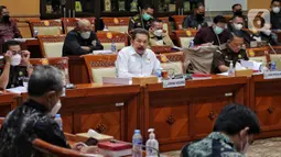 Jaksa Agung ST Burhanuddin saat mengikuti rapat dengar pendapat dengan Komisi III DPR RI di Jakrta, Selasa (23/8/2022). Rapat tersebut membahas perkembangan kasus Korupsi Surya Darmadi 78 T dan kasus Korupsi PT Waskita Beton Precast Tbk. (Liputan6.com/Angga Yuniar)