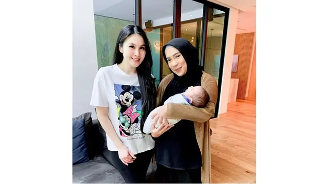 Baru 2 Minggu Melahirkan, Ini 7 Penampilan Sandra Dewi yang Curi Perhatian