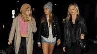 Suki Waterhouse, Cara Delevingne dan Georgia May Jagger tampil super seksi di cover majalah Vogue. 