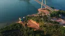 Foto udara pemandangan dari jembatan Barelang di Batam, Kepulauan Riau, Senin (7/5). Jembatan Barelang yang dibangun dari 1992-1998 tersebut telah menjadi ikon wisata kota Batam. (Liputan6.com/Arya Manggala)
